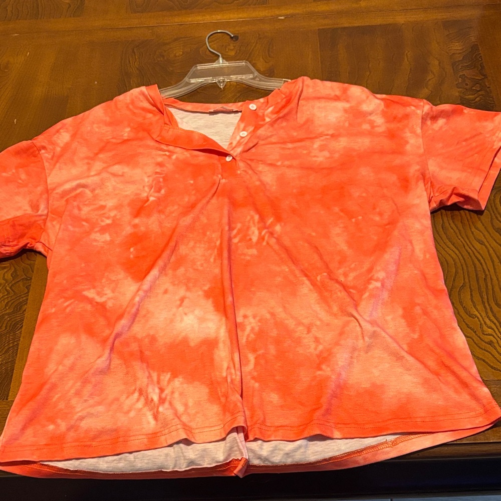 Coral Tie-Dye Women's Short Sleeve Top